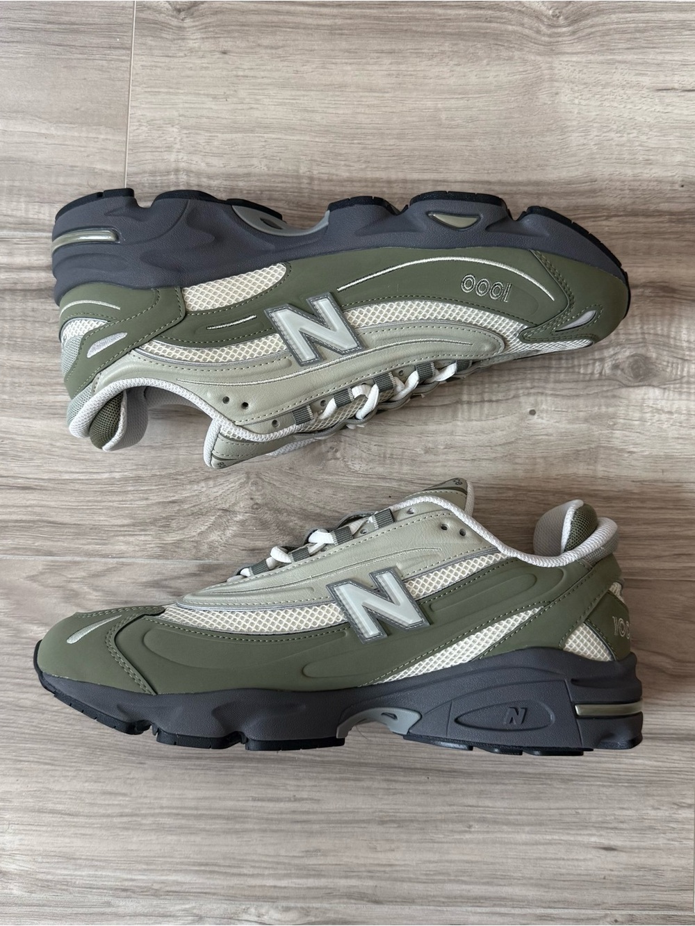New Balance 1000 ‘Dark Olivine’ M1000MEO Size 11 men’s New-Damage box